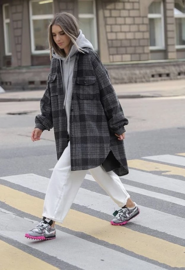 looks informales estilosos del street style otoño 2023