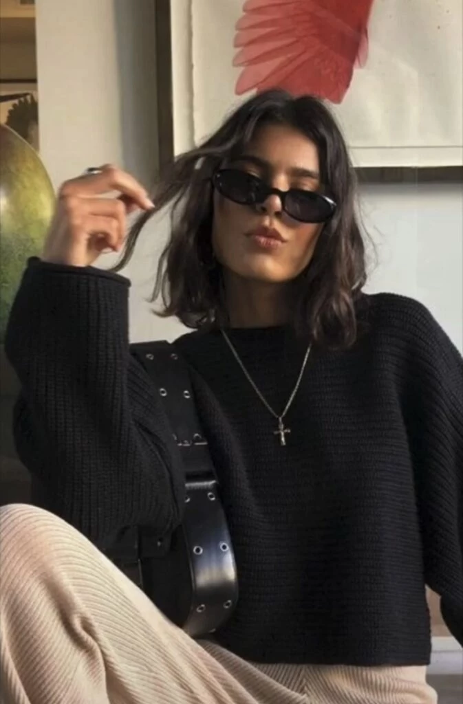 Los mejores looks para armar con un suéter negro