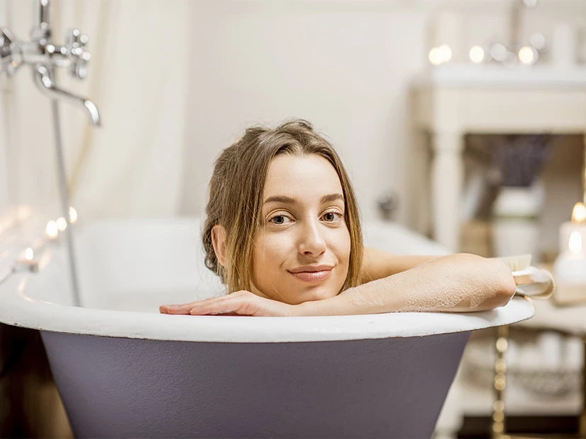 mujer en bañadera