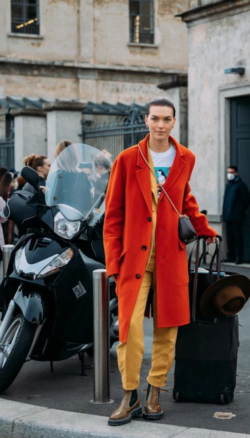 otoño 2023 asi se lleva el amarillo en el street style