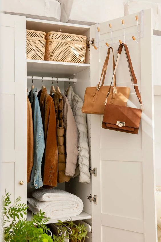 El olor a humedad en el armario: un problema con 9 soluciones