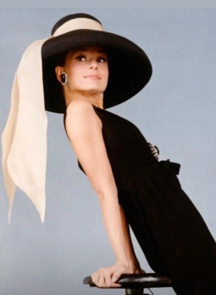 audrey hepburn desayuno en tiffany`s