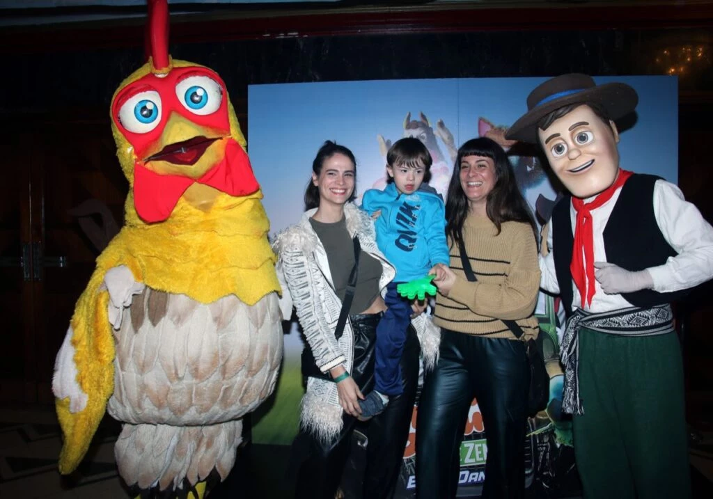 Famosos en el Teatro infantil "La granja de Zenon"