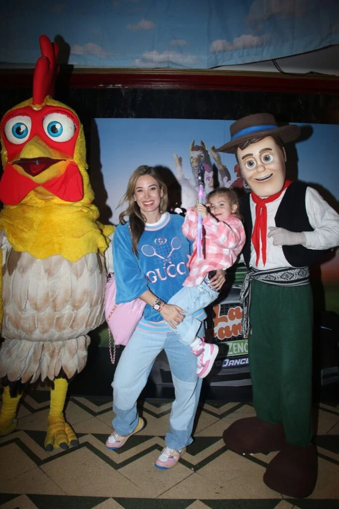 Famosos en el Teatro infantil "La granja de Zenon"