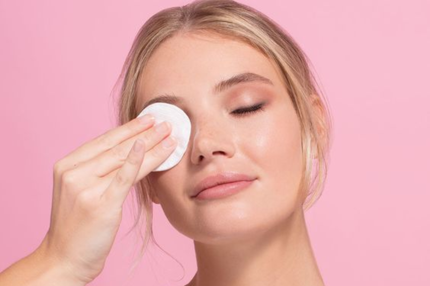 Agua micelar: qué es, cómo se usa y qué beneficios tiene para la piel