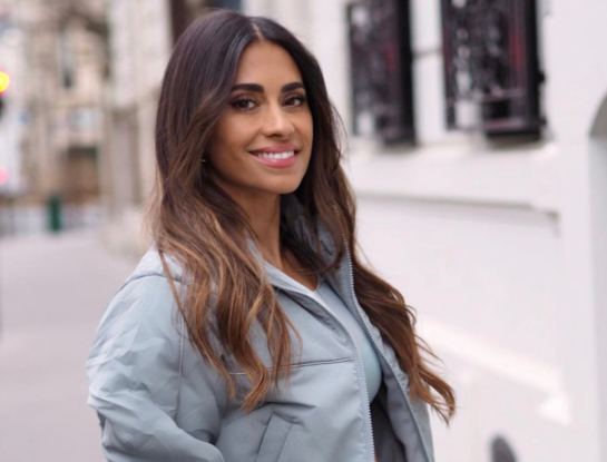 Antonela Roccuzzo sorprendió con un look deportivo monocolor: llevó un outfit barbiecore