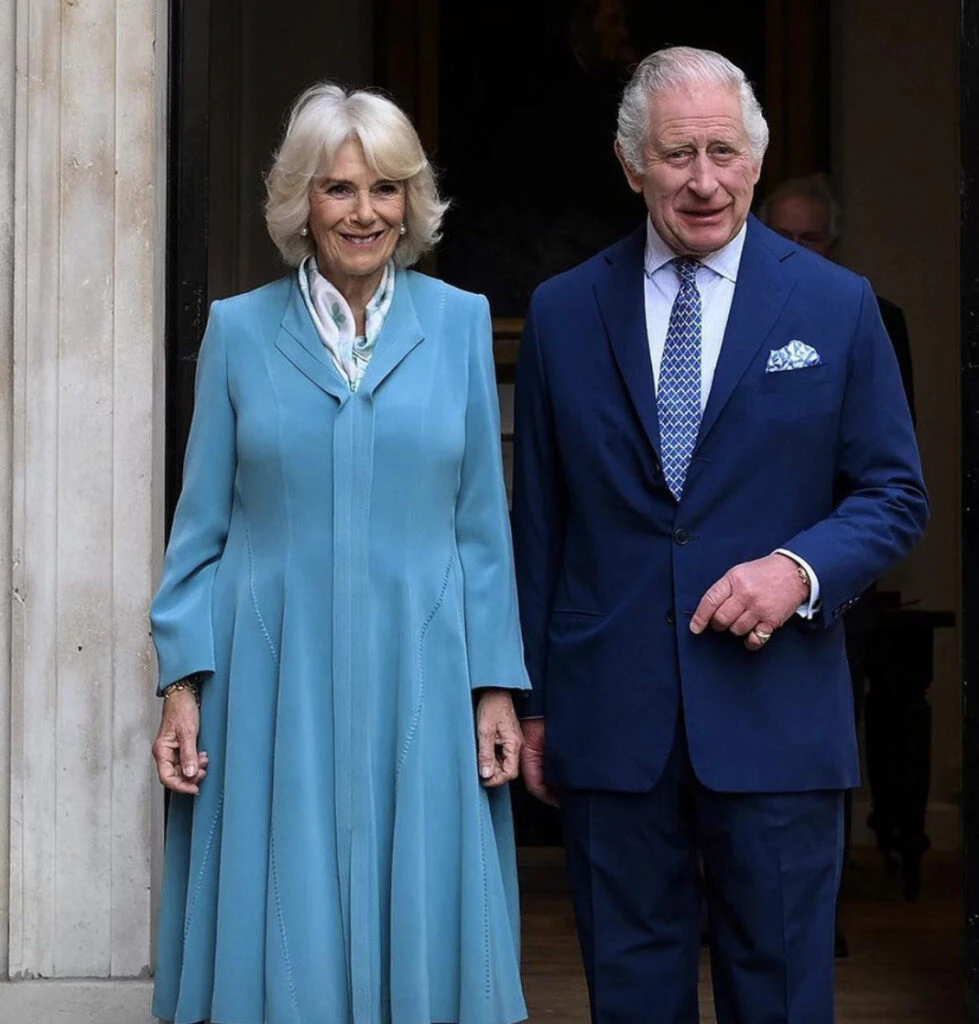 Camila y Carlos luego de la coronación. Foto: Pinterest.