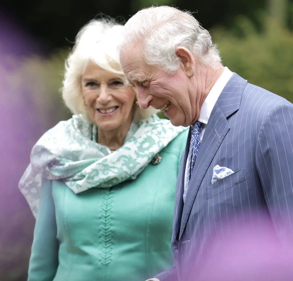 Camila y Carlos luego de la coronación. Foto: Pinterest.