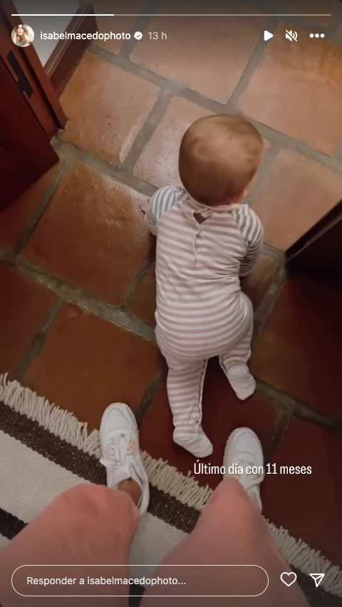 Julia, la beba de Isabel Macedo, se largó a gatear