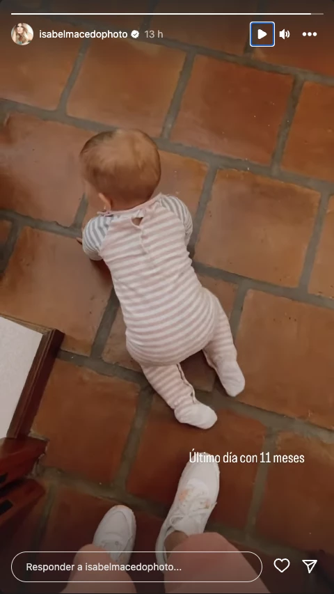 Julia, la beba de Isabel Macedo, se largó a gatear