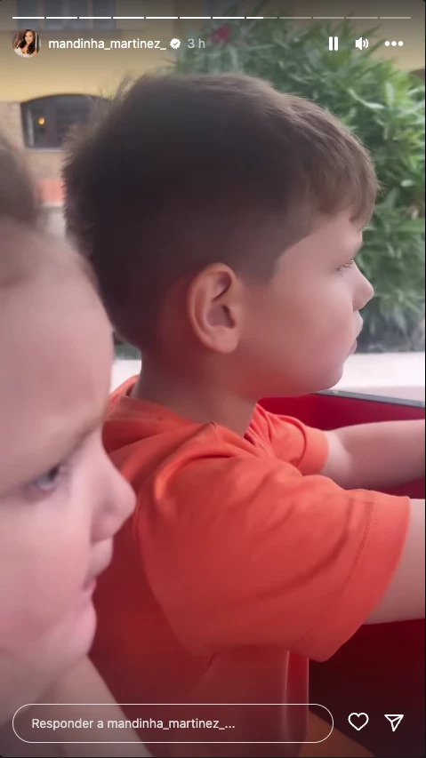 Dibu y Mandinha con sus hijos en Italia, de vacaciones.