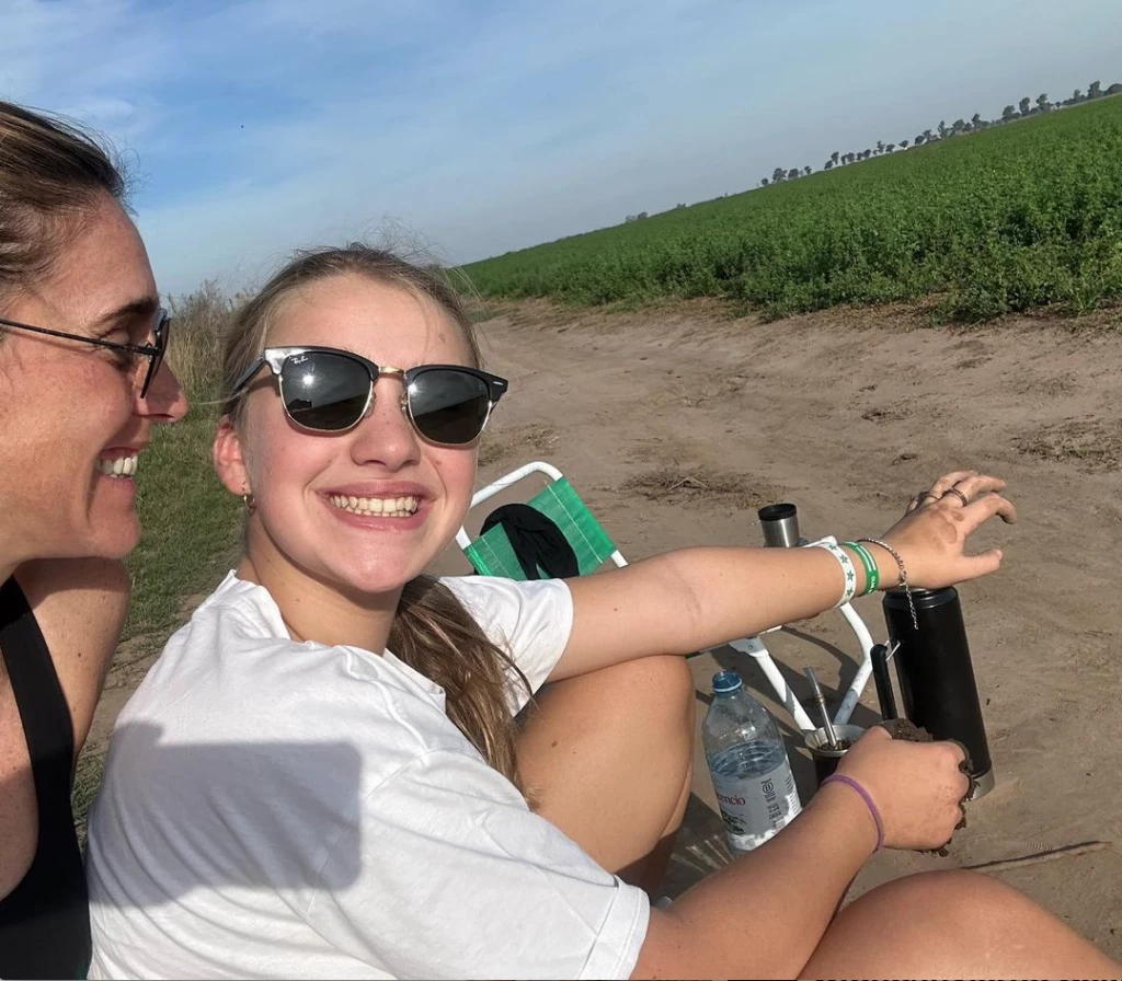 La Sole Pastorutti con su hija Antonia, que cumple 13 años. Foto IG.