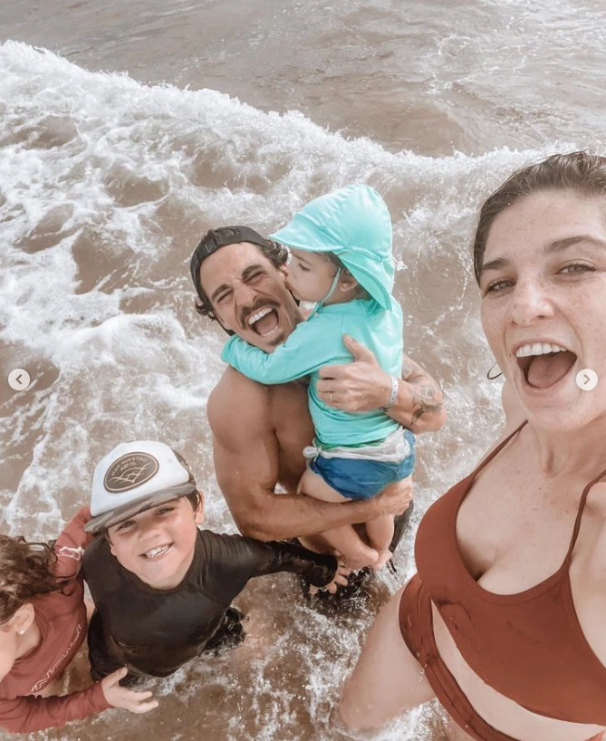 Juana Repetto en Brasil con sus hijos