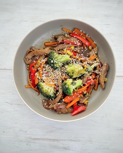 Wok de vegetales y carne