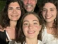 Soledad Villamil y Federico Olivera con sus hijas