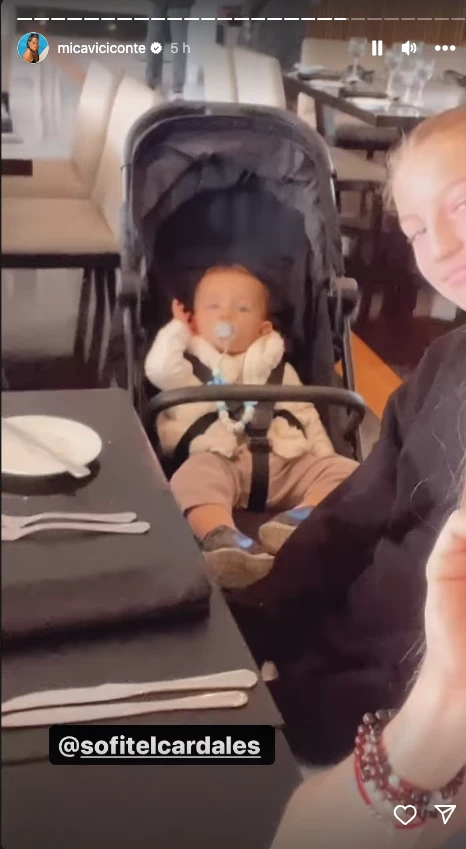 Fabián Cubero y Mica Viciconte con los chicos en Cardales