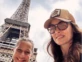 Débora Bello y su hija Nina en París