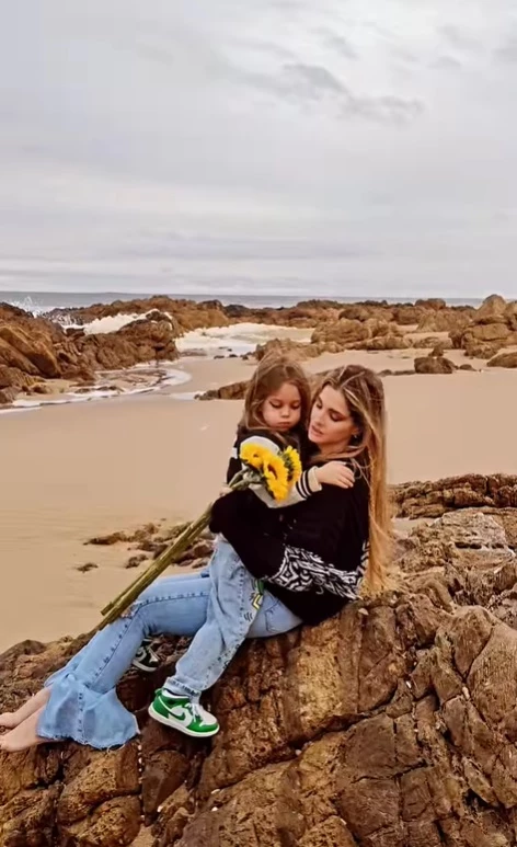 China Suárez y su hija Magnolia en el nuevo videoclip de la actriz