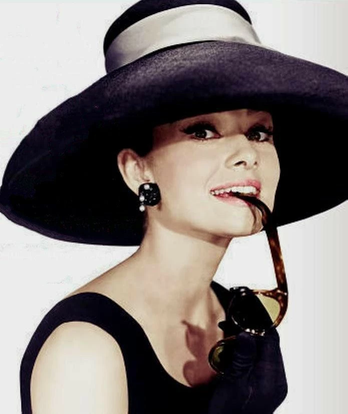 audrey hepburn desayuno en tiffany`s