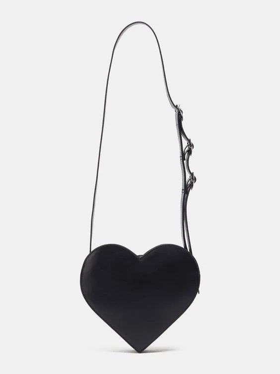 El bolso con forma de corazón es tendencia este año