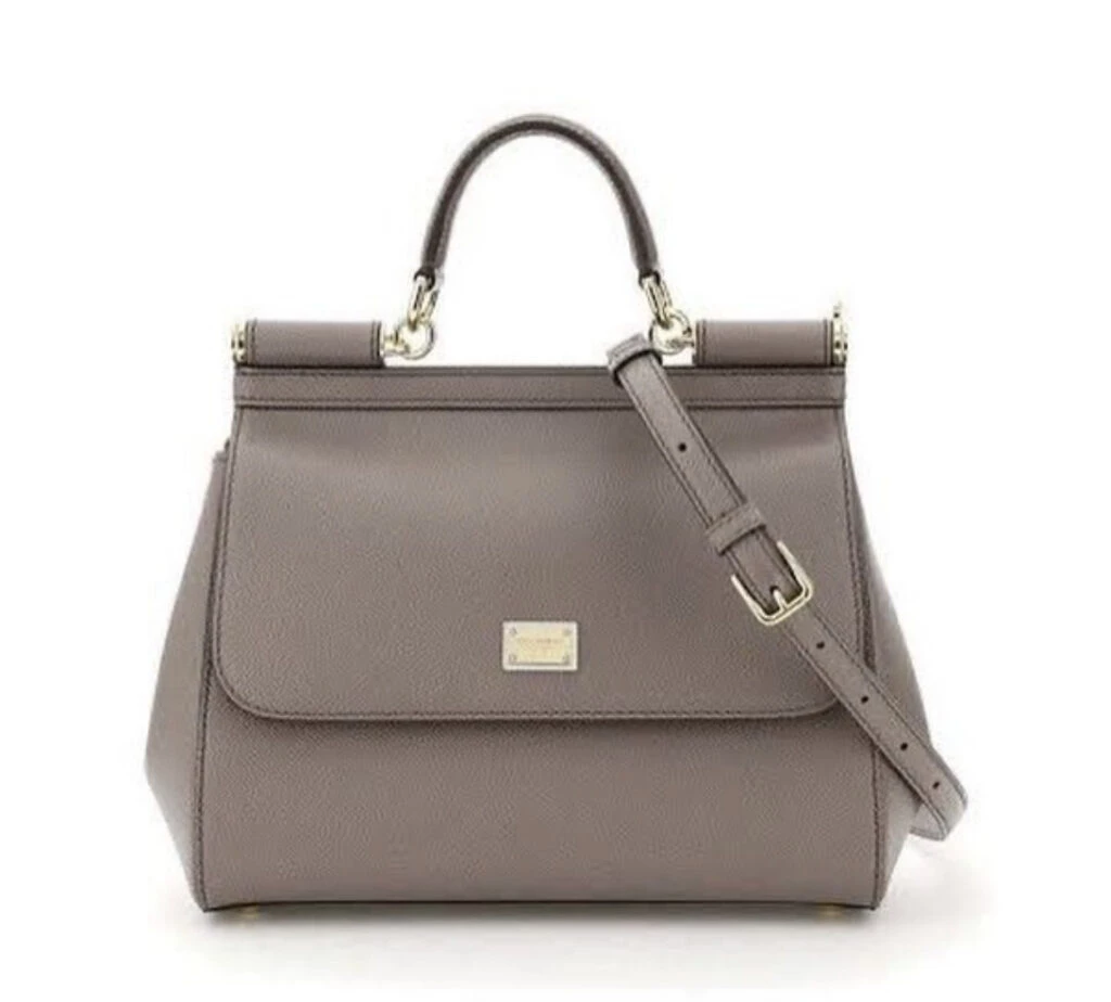 El look barbiecore chic de Rania de Jordania. Foto: Instagram.