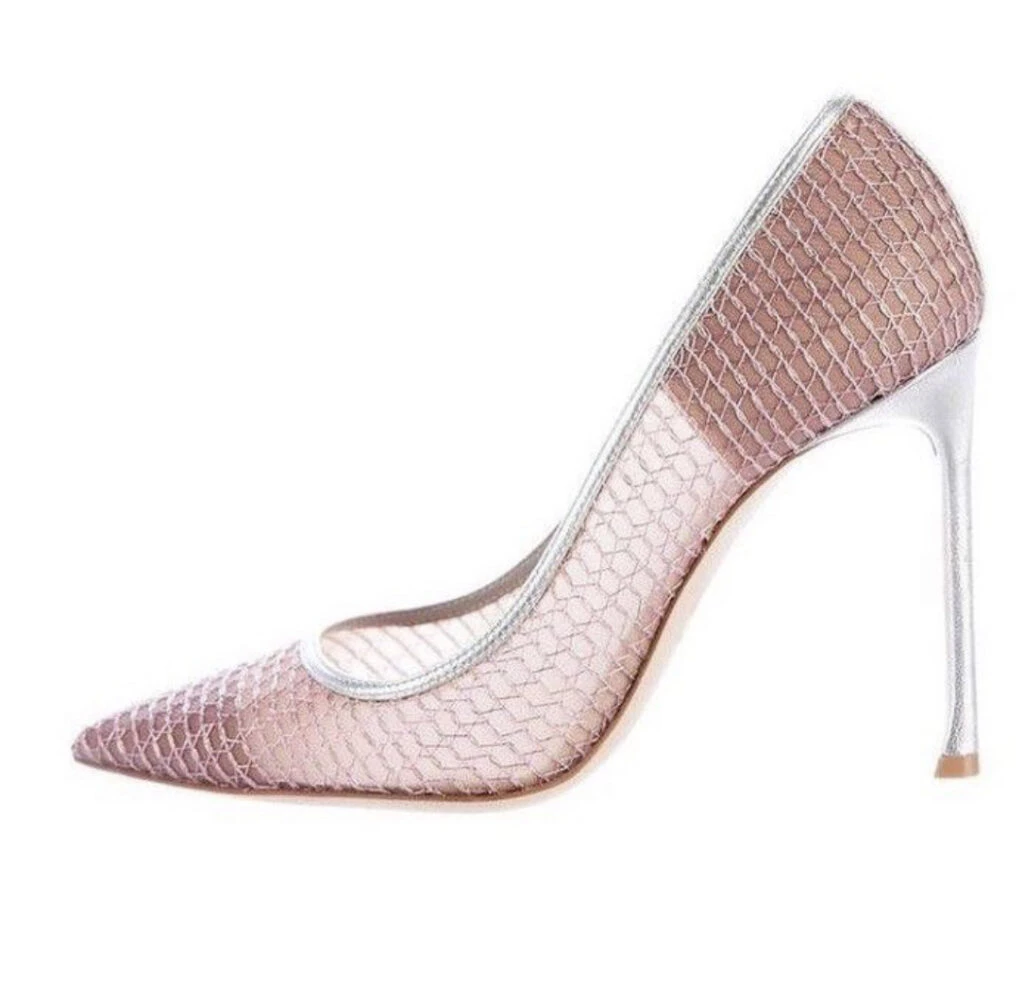 El look barbiecore chic de Rania de Jordania. Foto: Instagram.