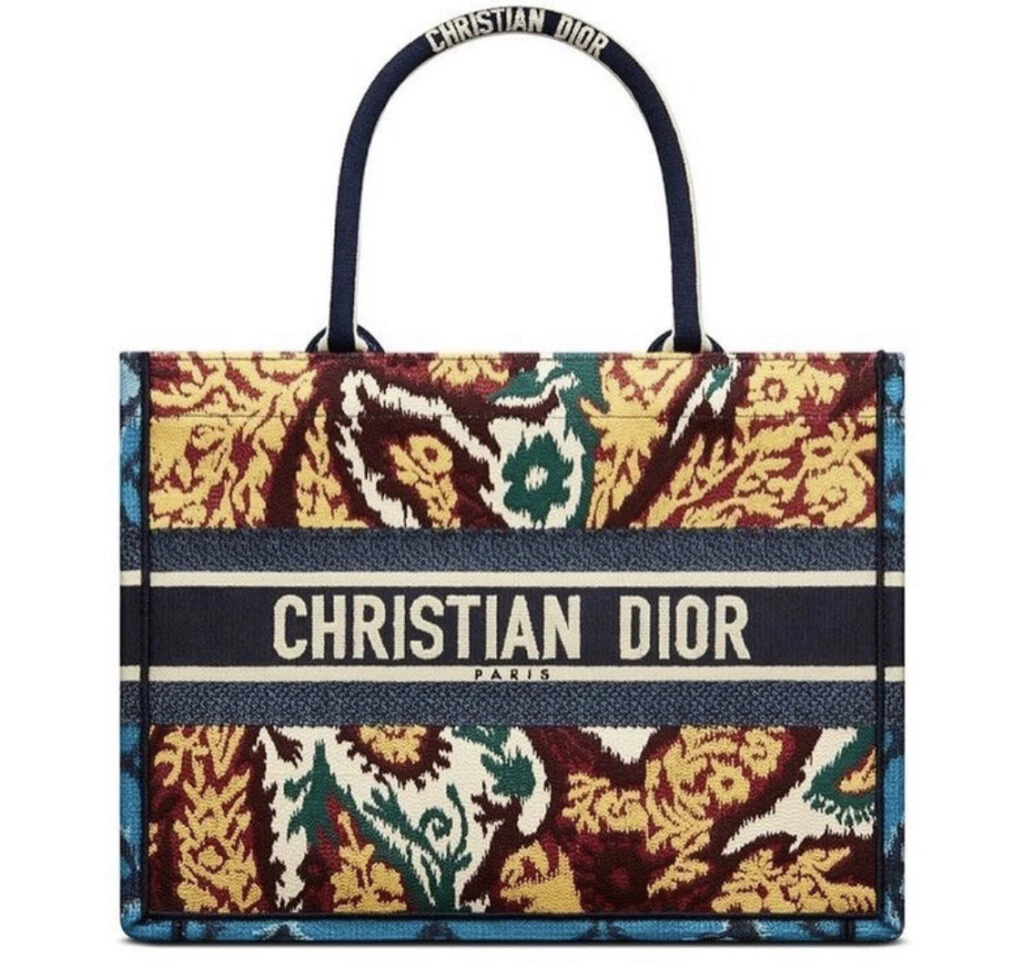 El look barbiecore chic de la reina Máxima. Foto: Instagram.