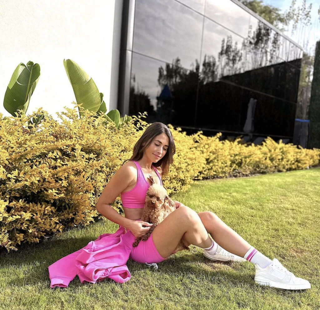 El look barbiecore de Antonela para entrenar. Foto: Instagram.