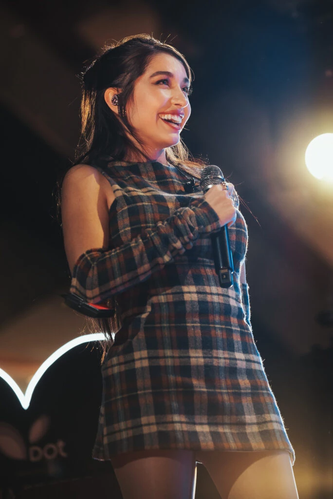 El look de María Becerra para su show gratuito en un shopping