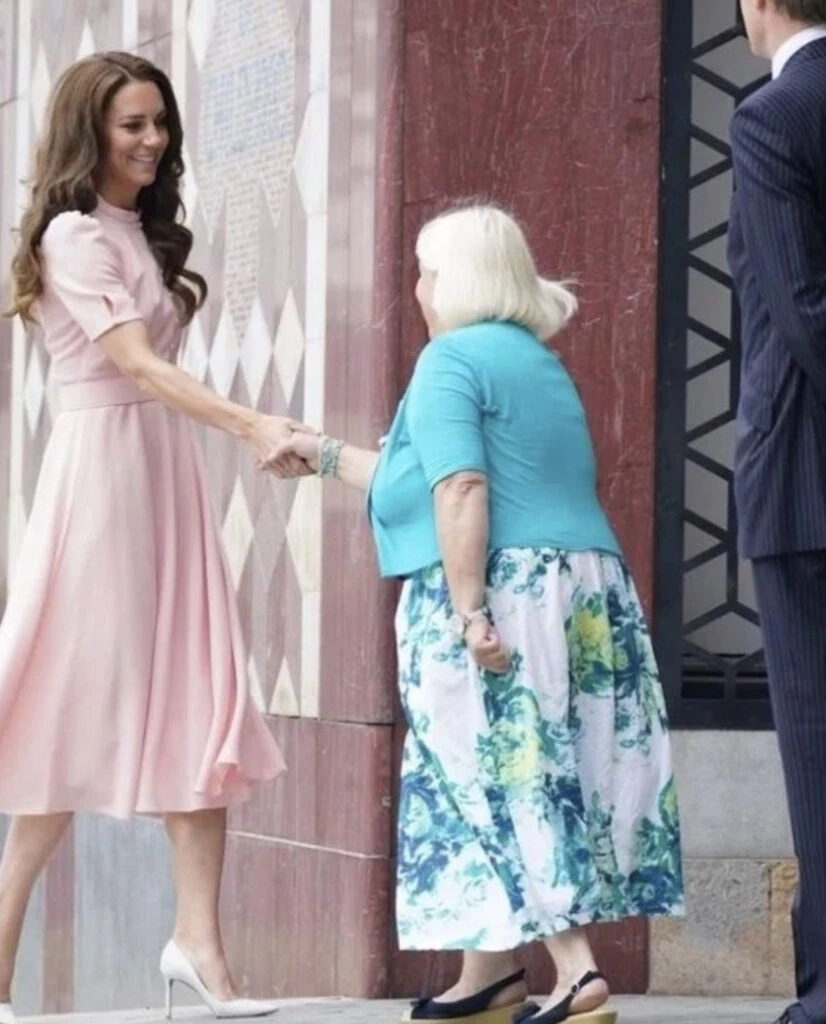 El look súper femenino de Kate Middleton. Foto: Instagram.