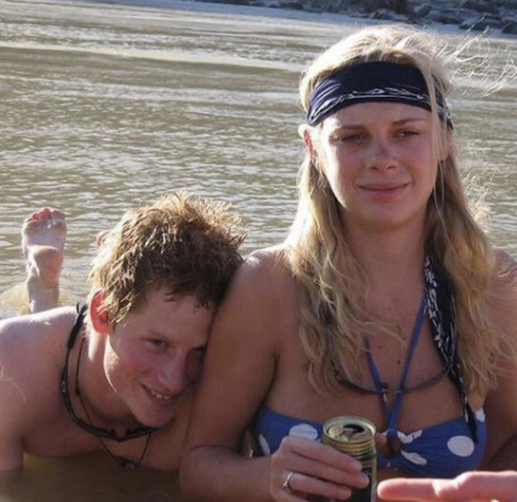 El príncipe Harry y Chelsy Davy. Foto: Pinterest.