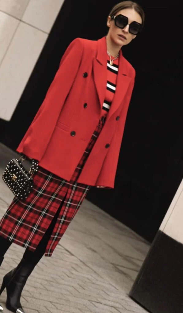 El tartán pisa fuerte este otoño 2023. Foto: Pinterest.