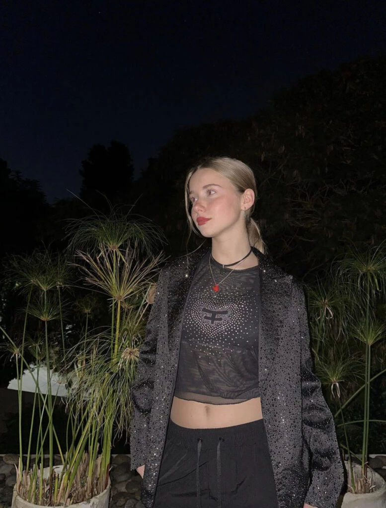 Taína Gravier y su look Y2K. Foto: TikTok.