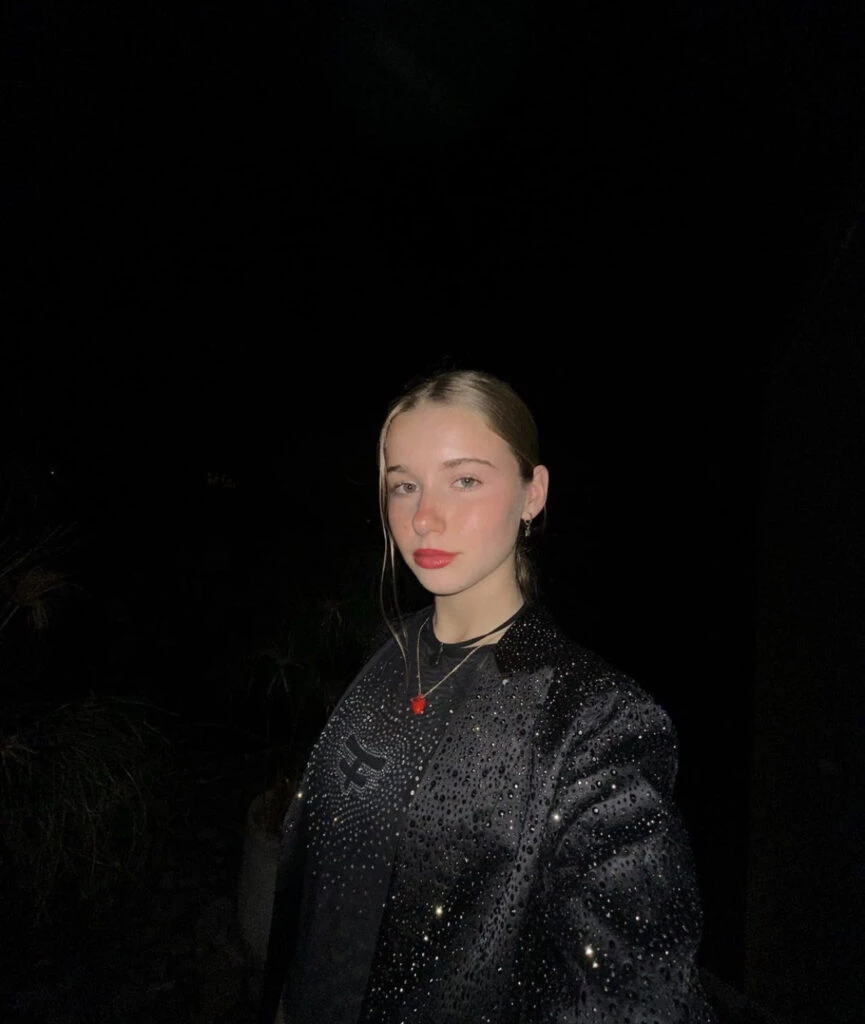 Taína Gravier y su look Y2K. Foto: TikTok.