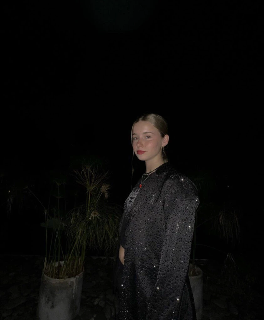 Taína Gravier y su look Y2K. Foto: TikTok.