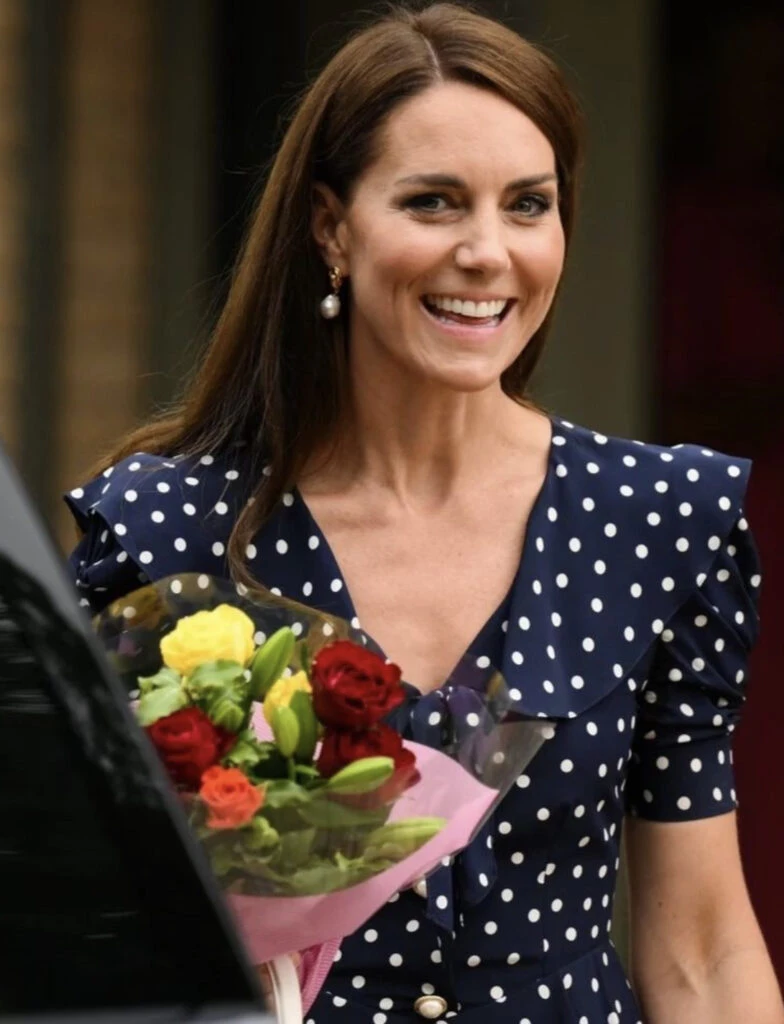 Kate Middleton apostó por los lunares. Foto: Instagram.