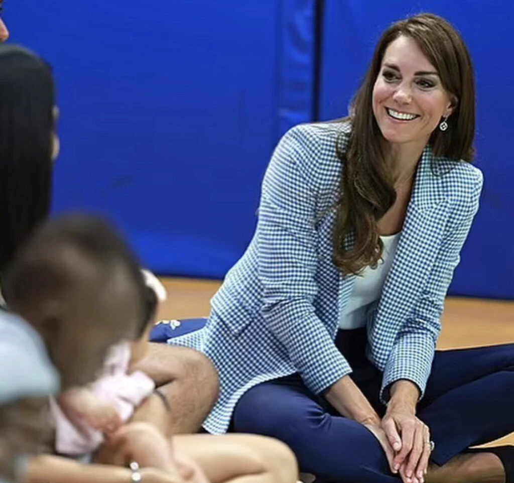 Kate Middleton llevó el look perfecto para usar en la oficina. Foto: Instagram.