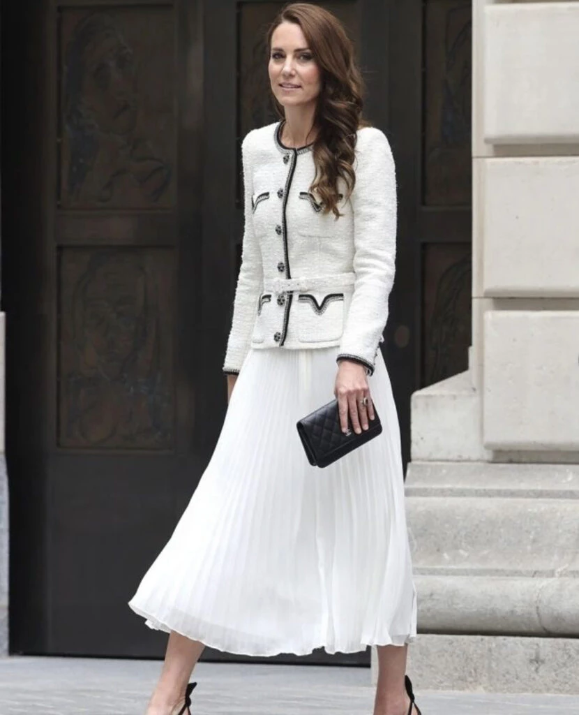 Kate Middleton sorprendió con una cartera Chanel. Foto: Instagram.