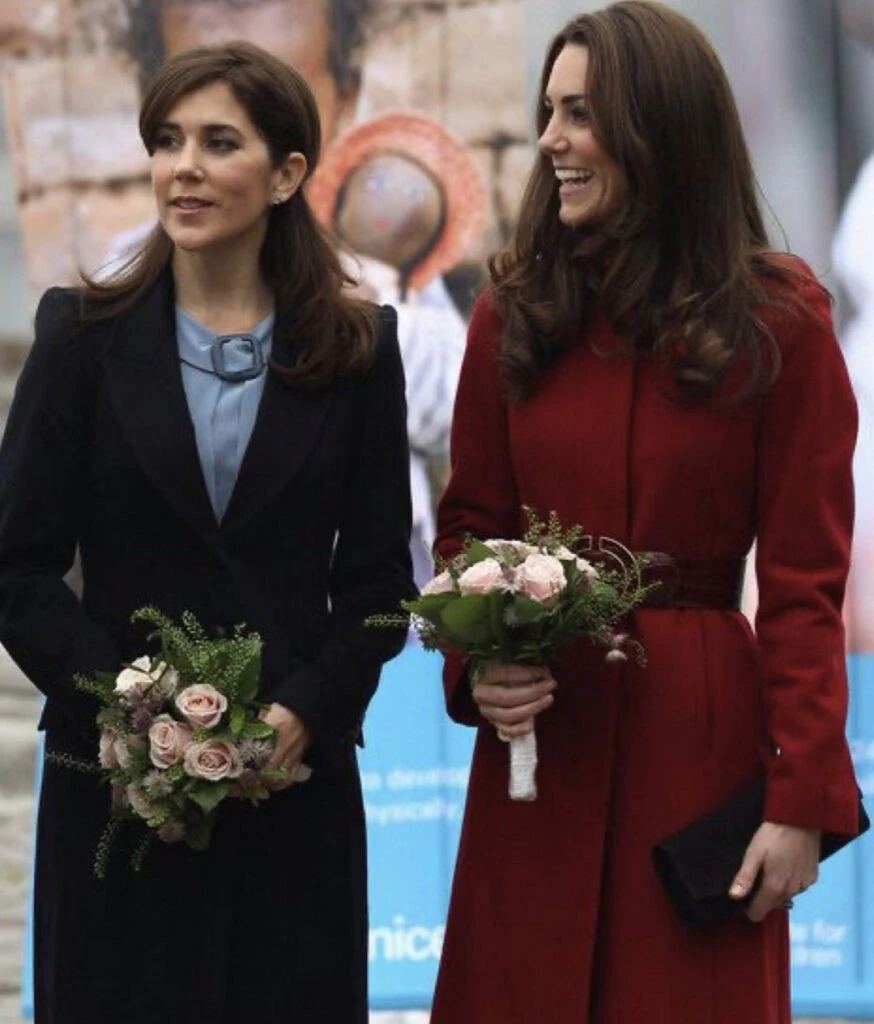 Kate Middleton y Mary de Dinamarca son las royals mejores amigas. Foto: Pinterest.