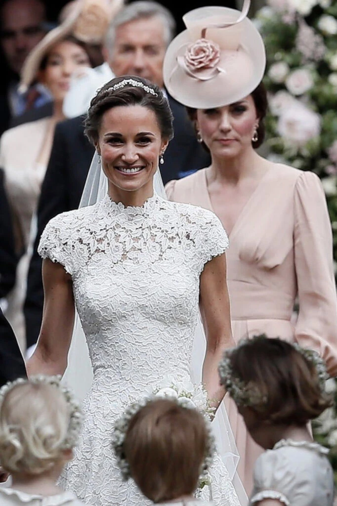 Kate y Pippa Middleton en su casamiento. Foto: Pinterest.