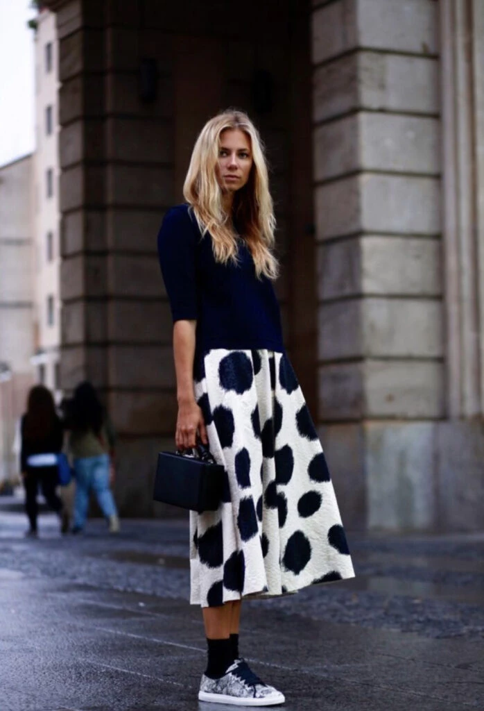 La combinación blanco y negro será furor este otoño 2023. Foto: Pinterest.