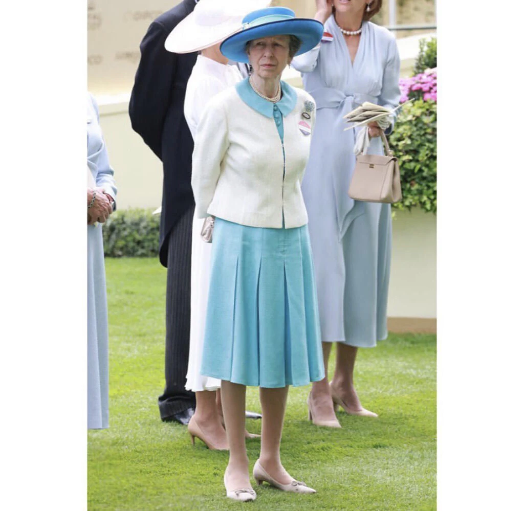 La princesa Ana con el mismo look que usó hace décadas. Foto: Instagram.