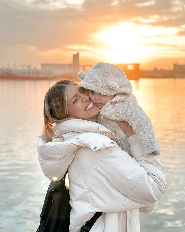 La tierna postal de Cande Ruggeri y su beba