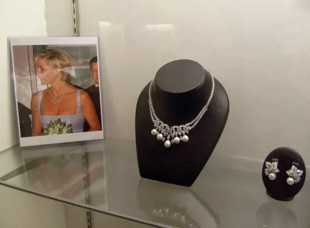 Las joyas de Lady Di que serán subastadas. Foto: Pinterest.