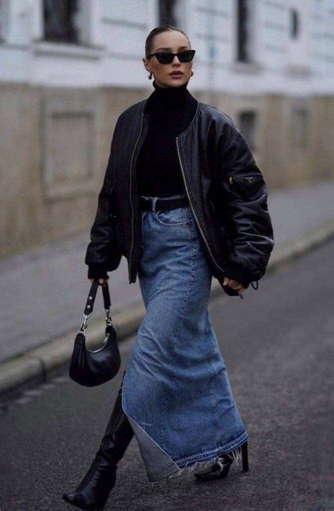 Las polleras de jean son un must-have este invierno 2023. Foto: Pinterest.
