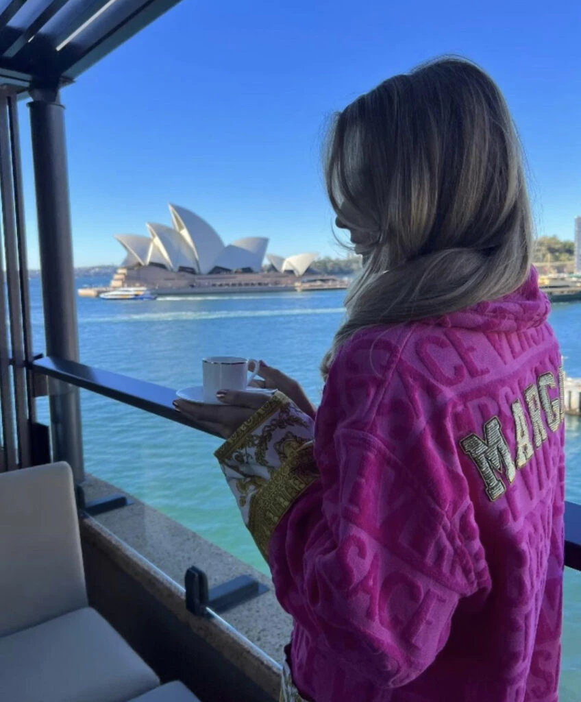 Los increíbles looks de Margot Robbie en la presentación de Barbie. Foto: Instagram.