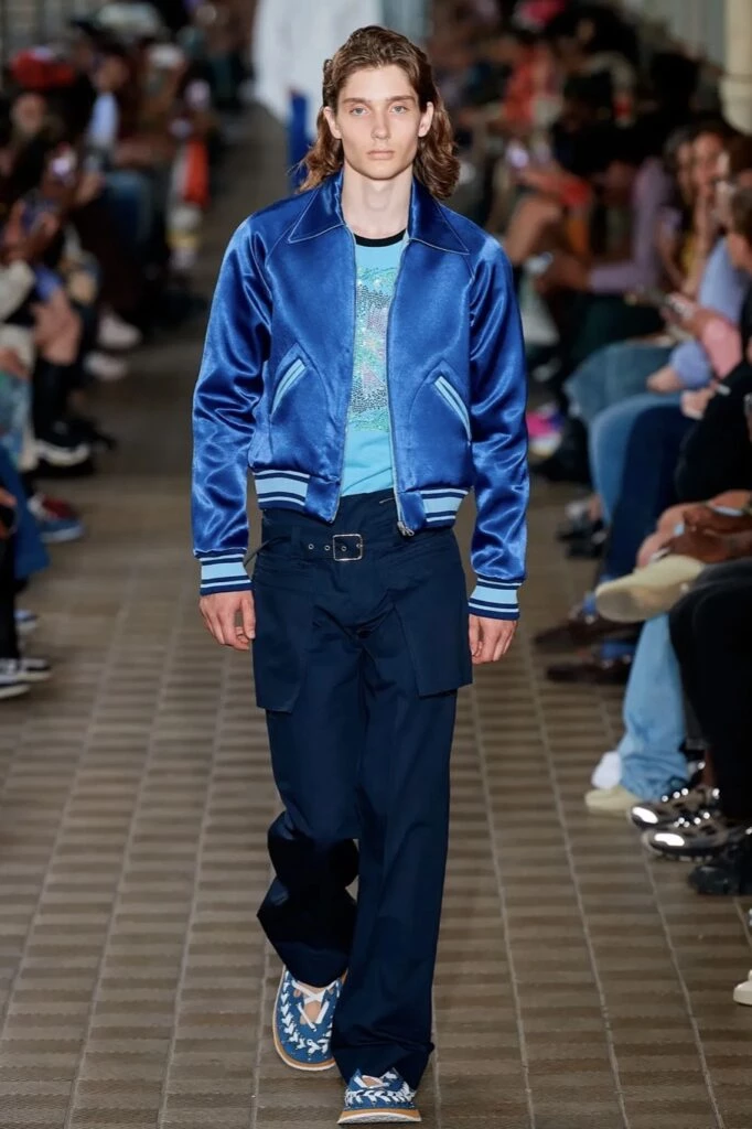 Los pantalones cargo son furor también en hombres