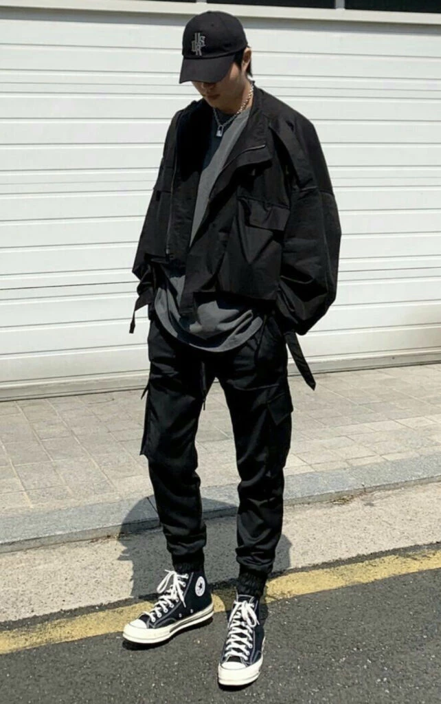 Los pantalones cargo son furor también en hombres. Foto: Pinterest.