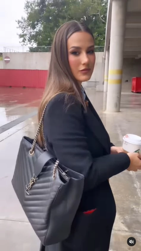 Luli Fernández con tote bag