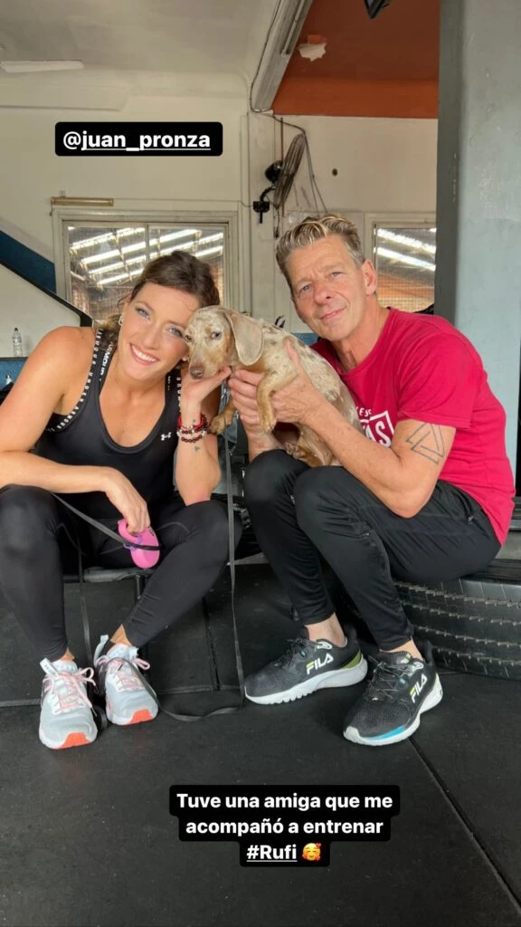 Mica Viciconte se fotografió con Rufi, la perrita que Nicole Neumann le regaló a su hija Indiana